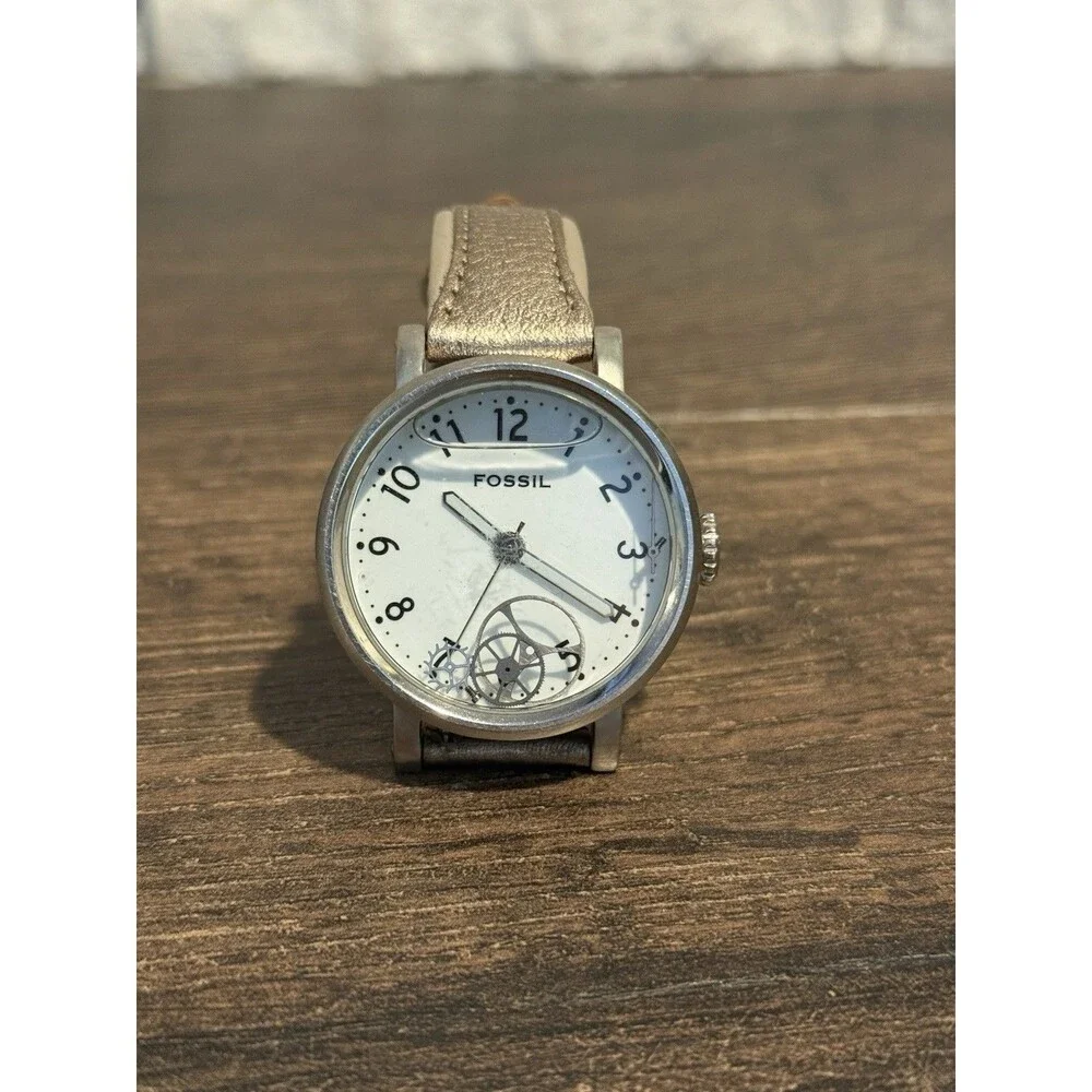 Fossil Women's Watch White Dial Silver Tone Case Metallic Genuine Leather  Strap